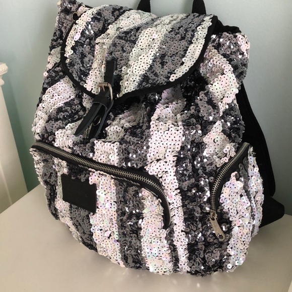 ❗️SOLD ❗️NWOT Victoria’s Secret Sequins Backpack - Picture 6 of 8